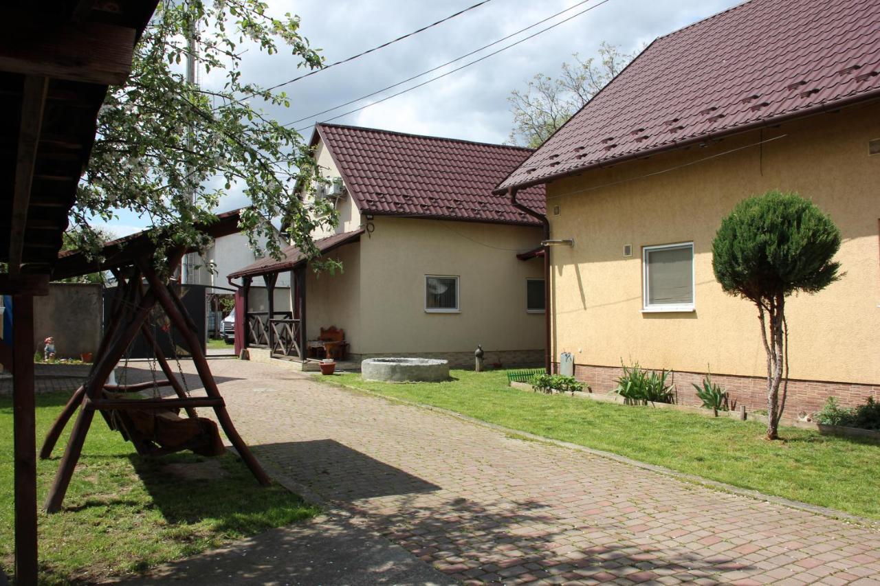Роман Berehove  Exterior photo
